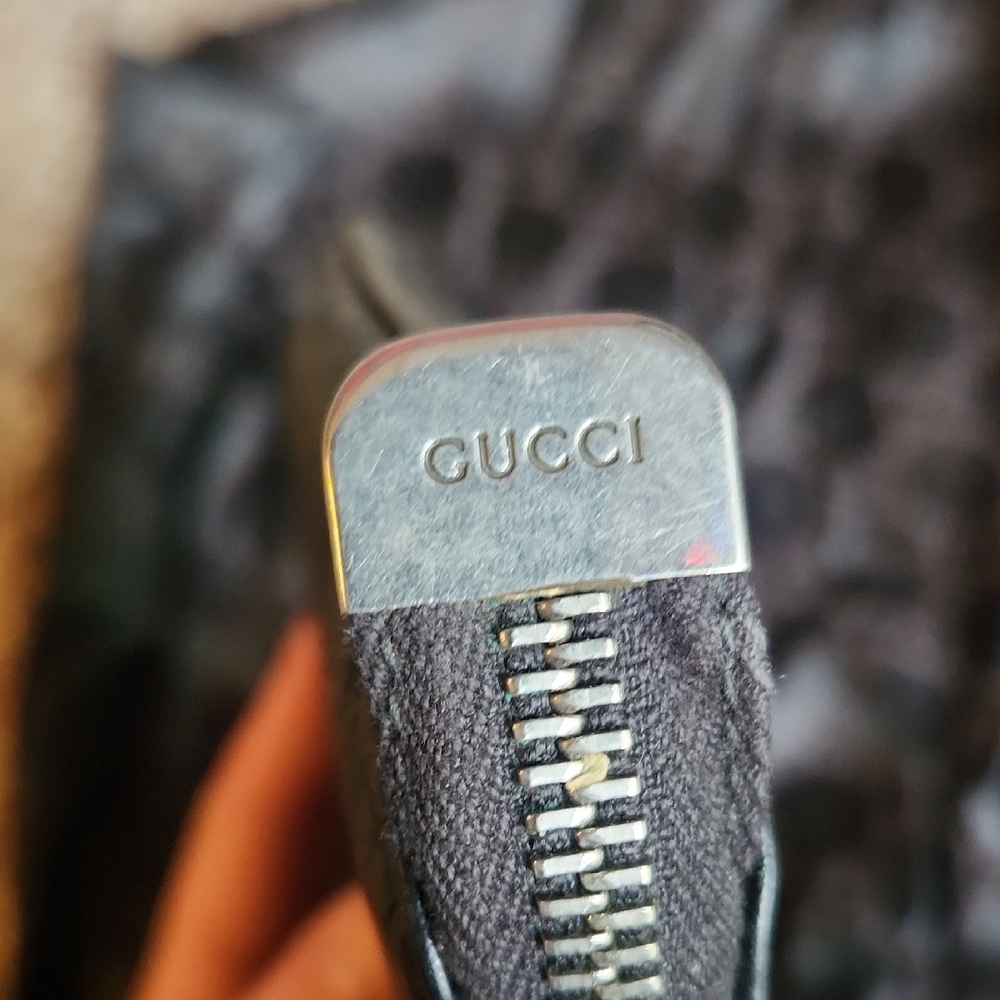 Gucci Black Pebbled Leather Wristlet Clutch with Stud Logo - Picture 2 of 5
